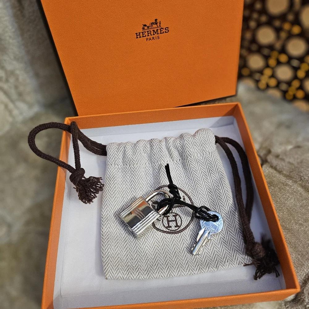 Authentic Lock And keys - Picture 3 of 5